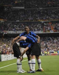  门兴格拉德巴赫主场雨战告捷，湿滑场地成就经典战役